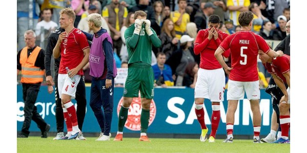 Christian Eriksen sofreu mais um desmaio durante um particular Christian Eriksen sofreu mais um desmaio durante um particular